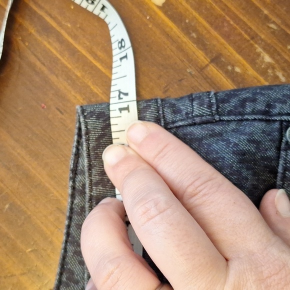 PRANA JEANS SIZE 12 CHEVRON PRINT IN DARK GRAY AND DARK PURPLE. - Picture 6 of 9